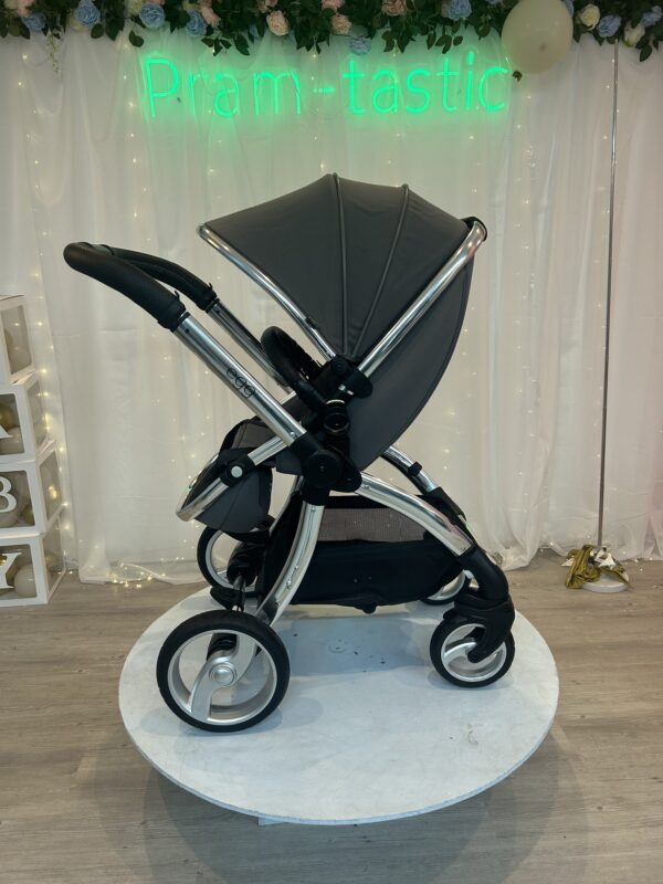 Egg 2 pram bundle in Platinum