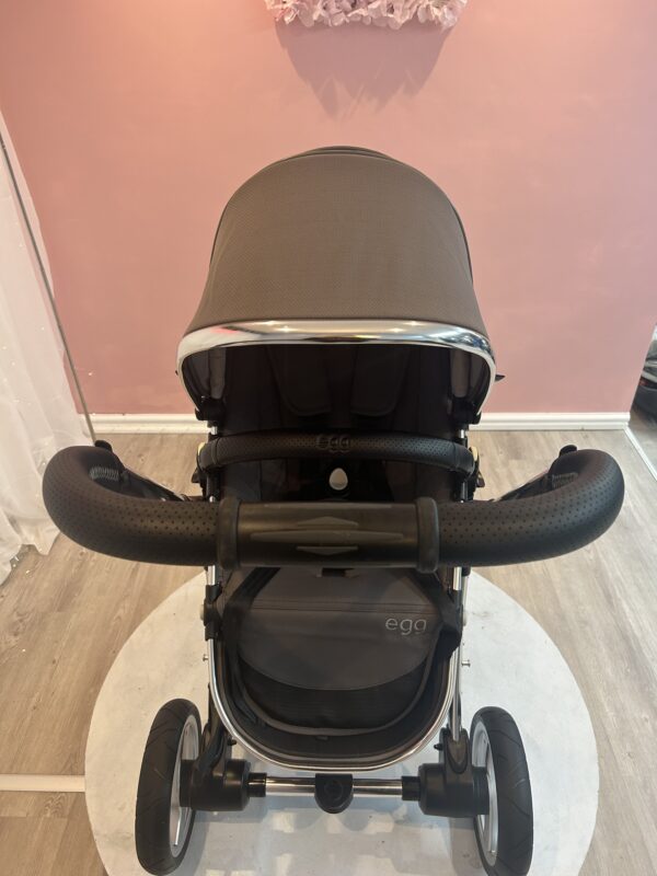 Egg 2 pram bundle in Platinum